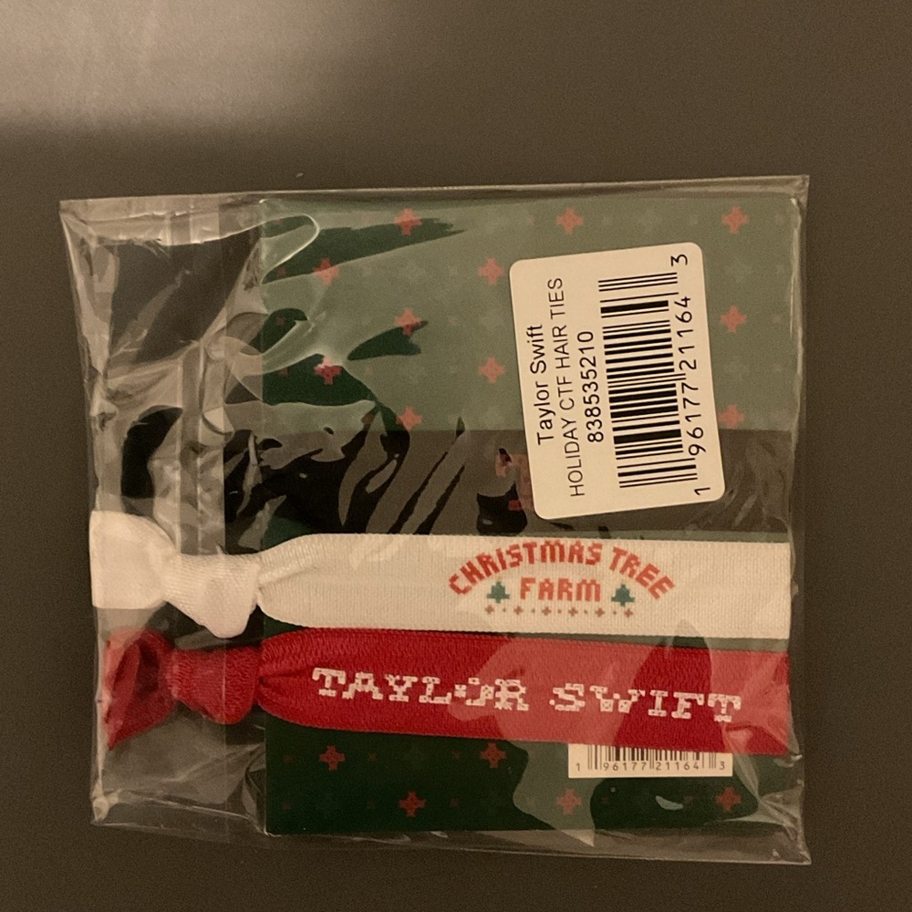 Taylor Swift christmas tree farm hair ties
Brand new
- Christmas tree … - Picture 2 of 2